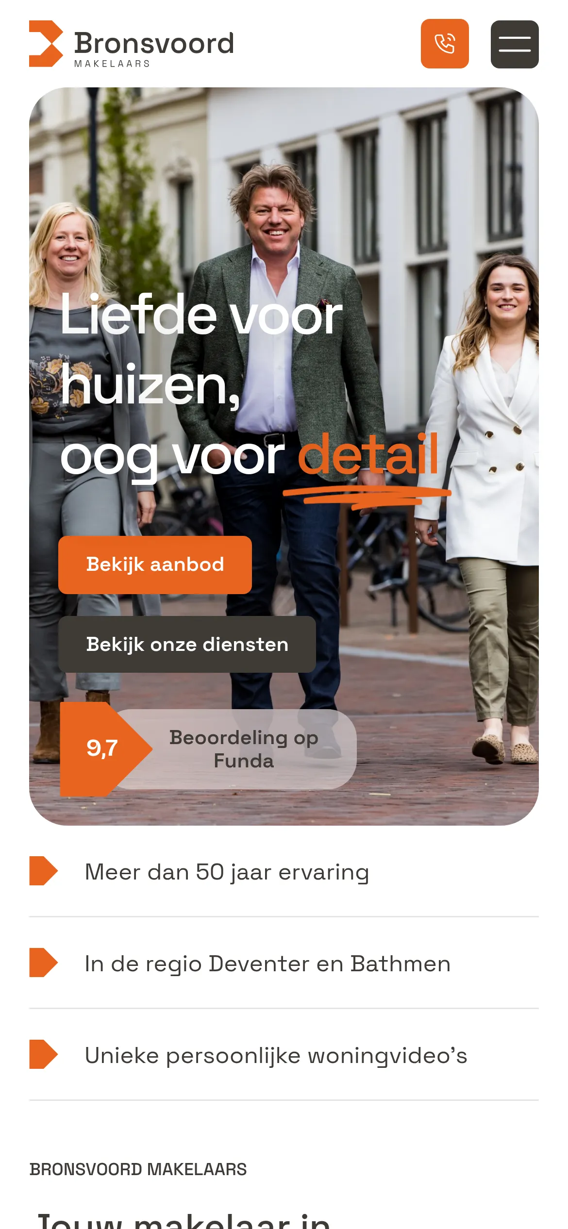 De homepage van Bronsvoord Makelaars op een telefoon.